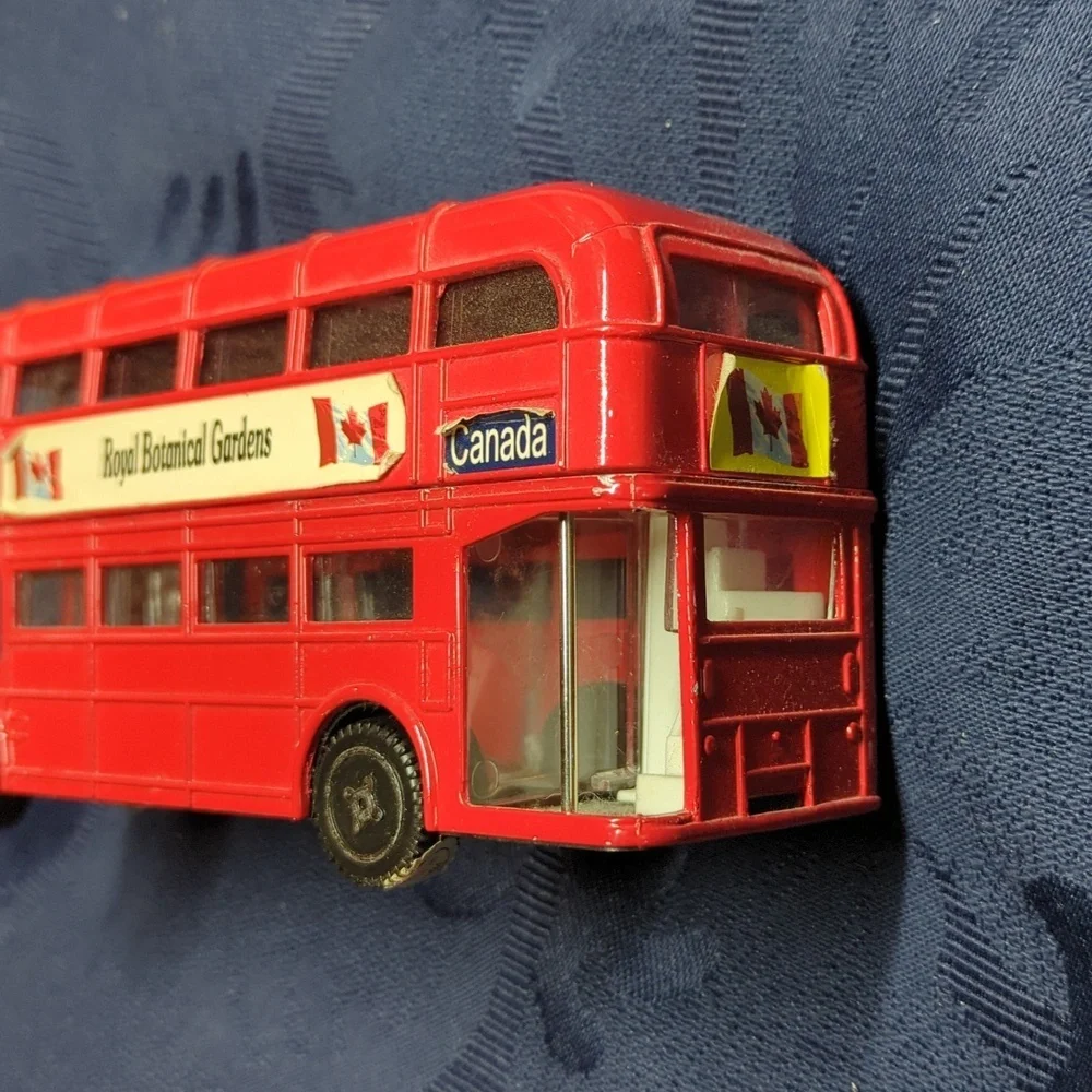 Red Double-Decker Bus Model - Picture 2 of 8